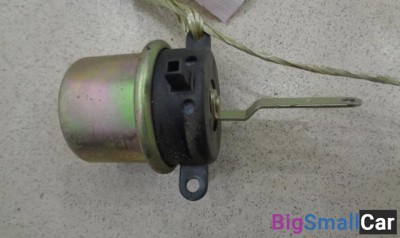 Моторчик заслонки отопителя вакуумный от Ford Escape 2000-2006