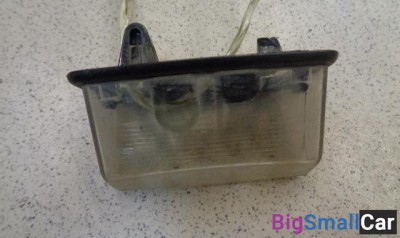 Фонарь подсветки номера от Pontiac Vibe 2002-2008 - купить Адлере