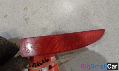 Отражатель бампера задний правый от Mazda Demio DY 2003-2007 - купить Адлере