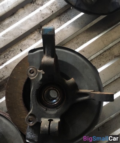 Кулак поворотный правый митсубиси Лансер 10 разбор